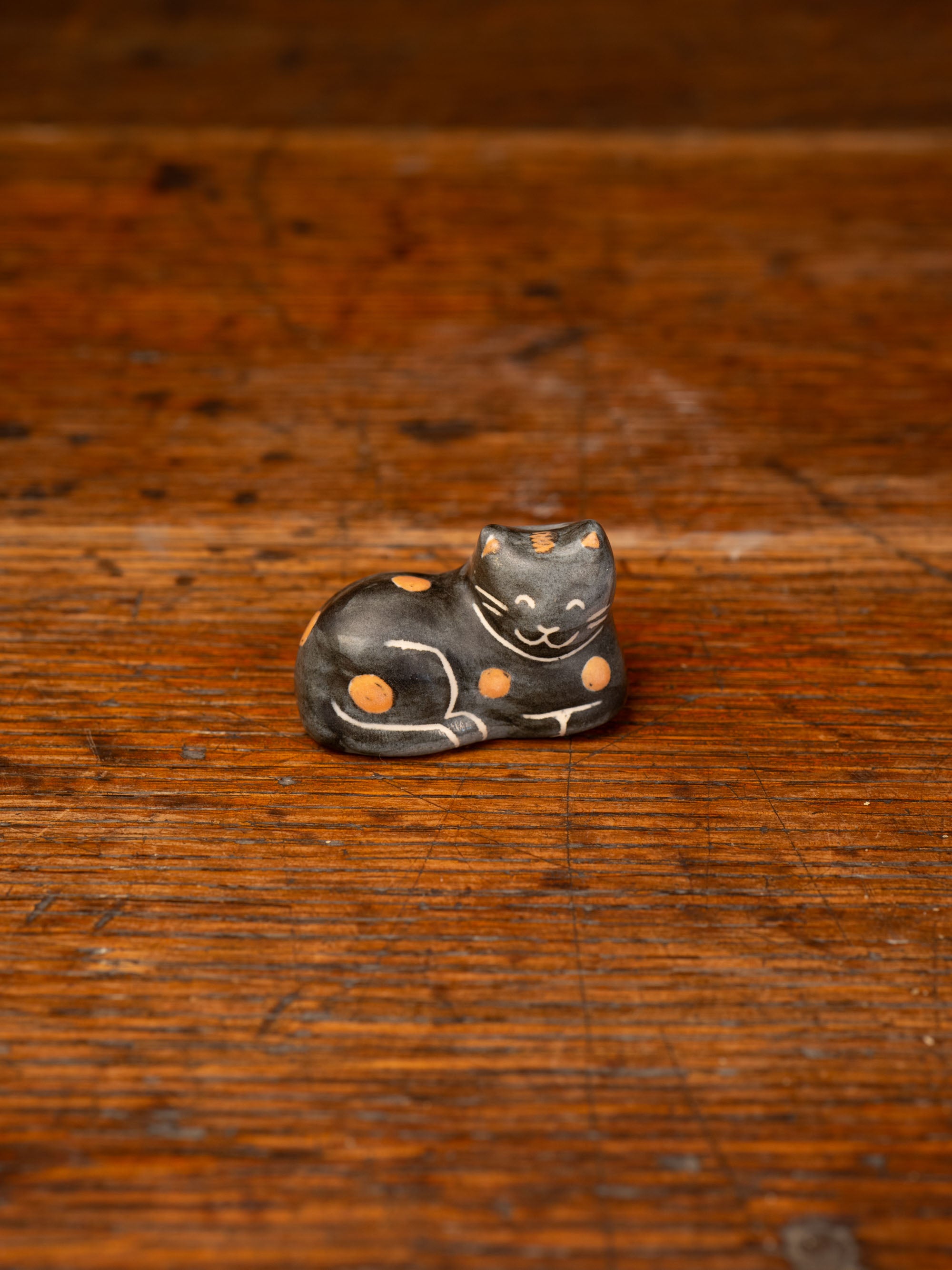 Black & Orange Spot Cat Crèche Piece
