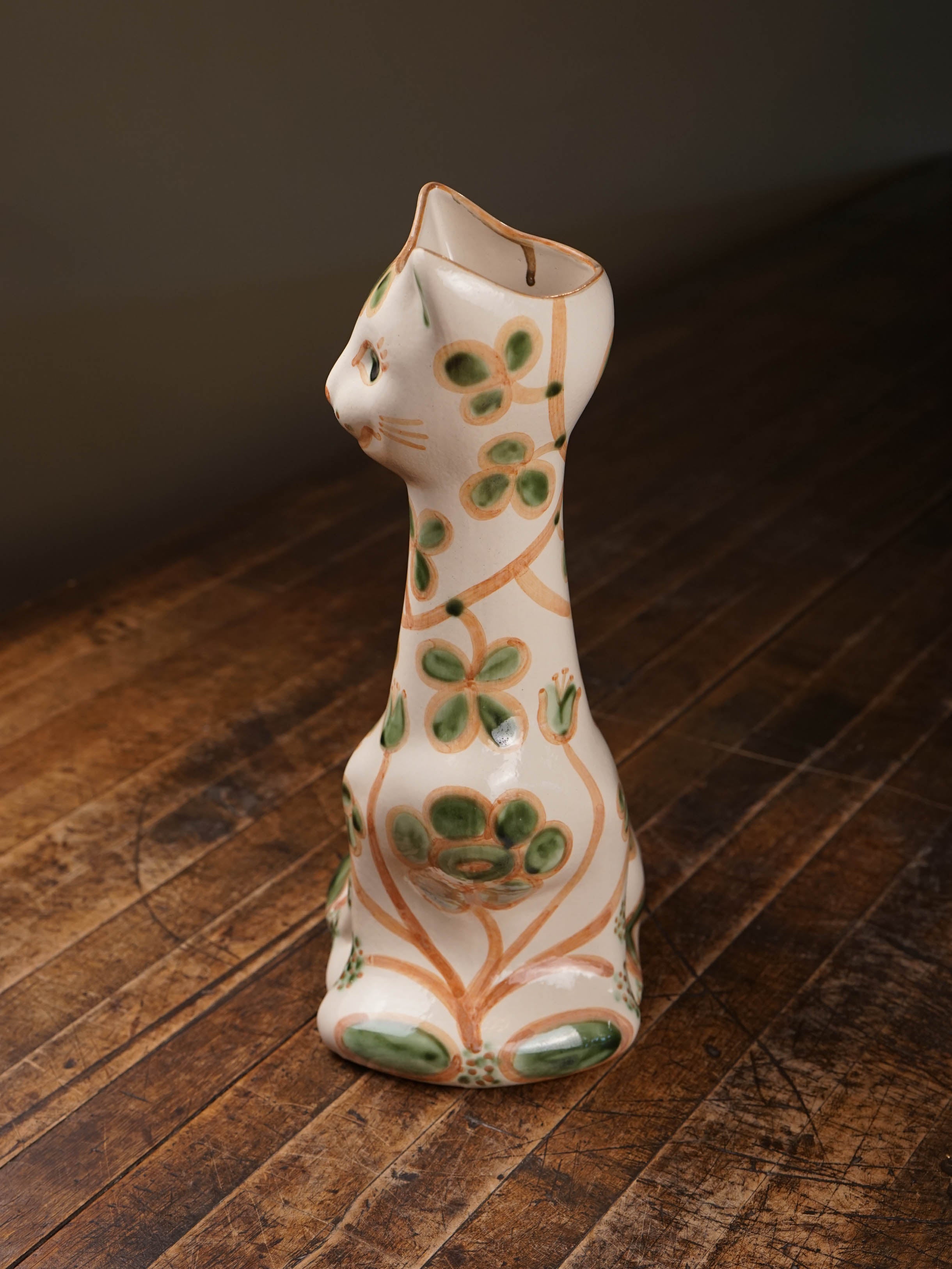 Clover Tall Cat