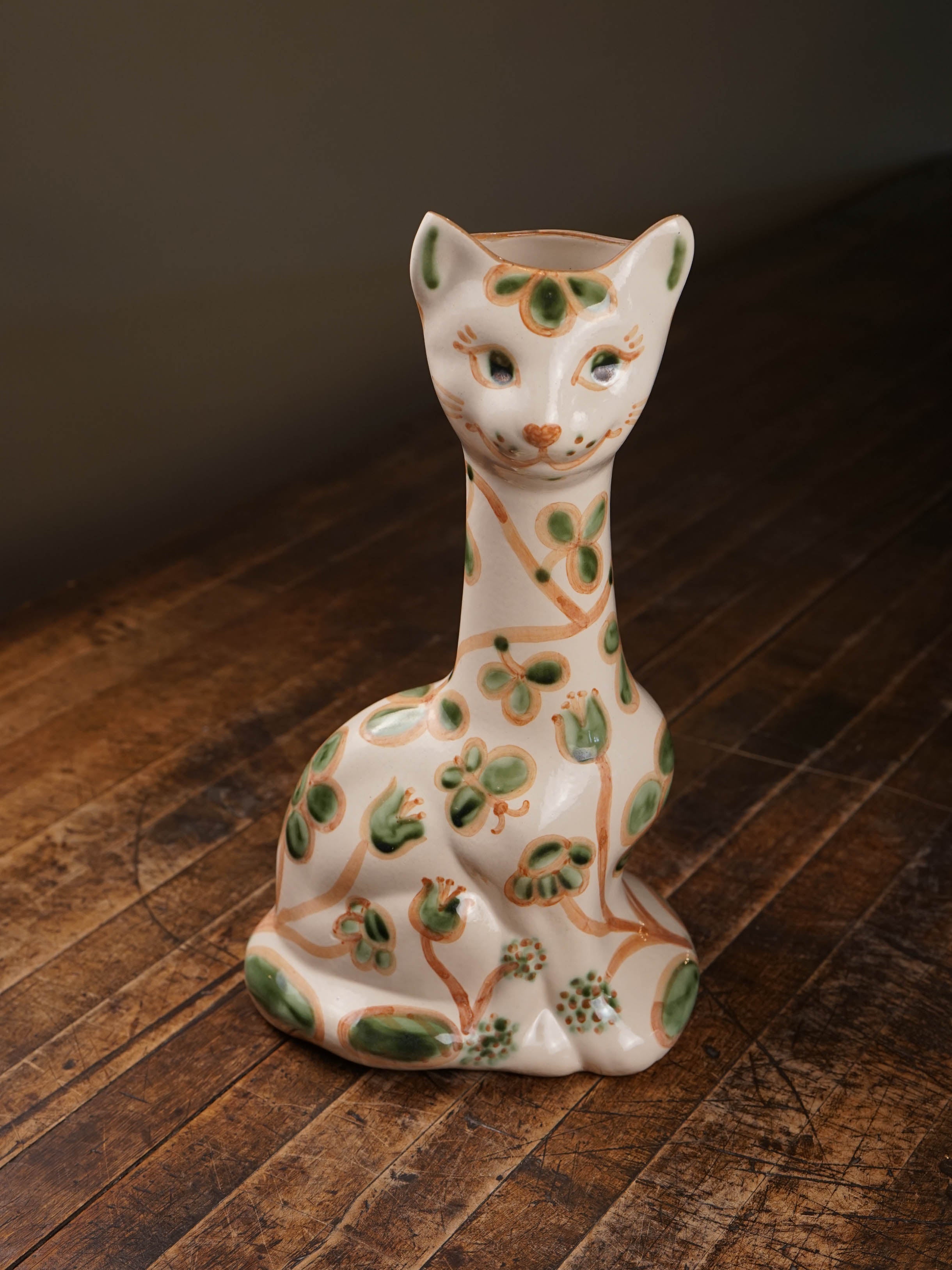 Clover Tall Cat