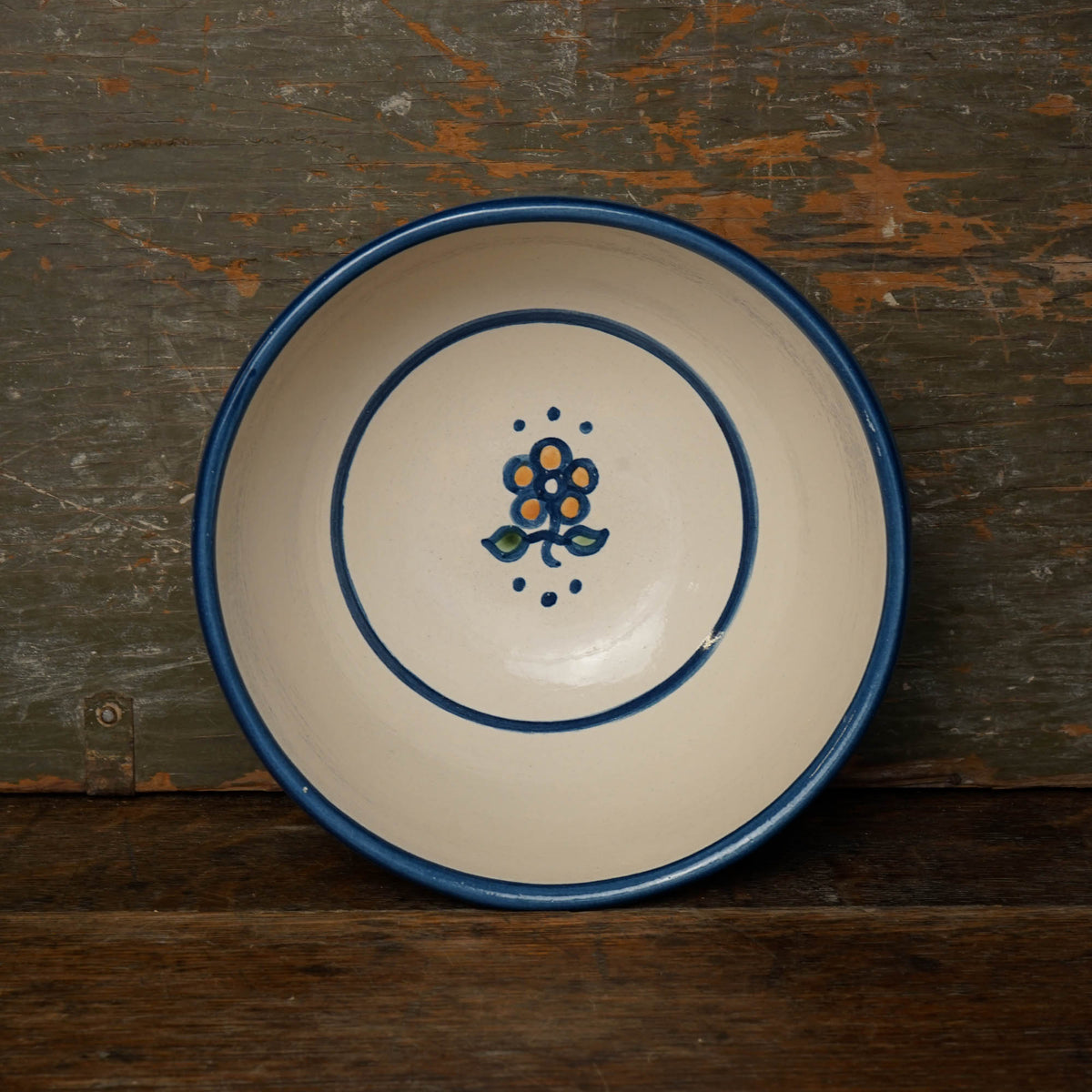 Personalized Daisy Serving Bowl