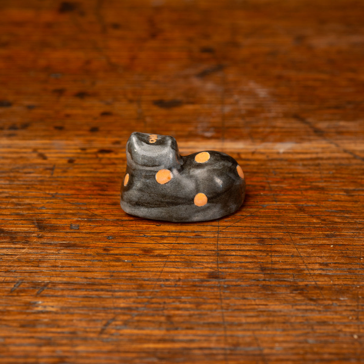 Black & Orange Spot Cat Crèche Piece
