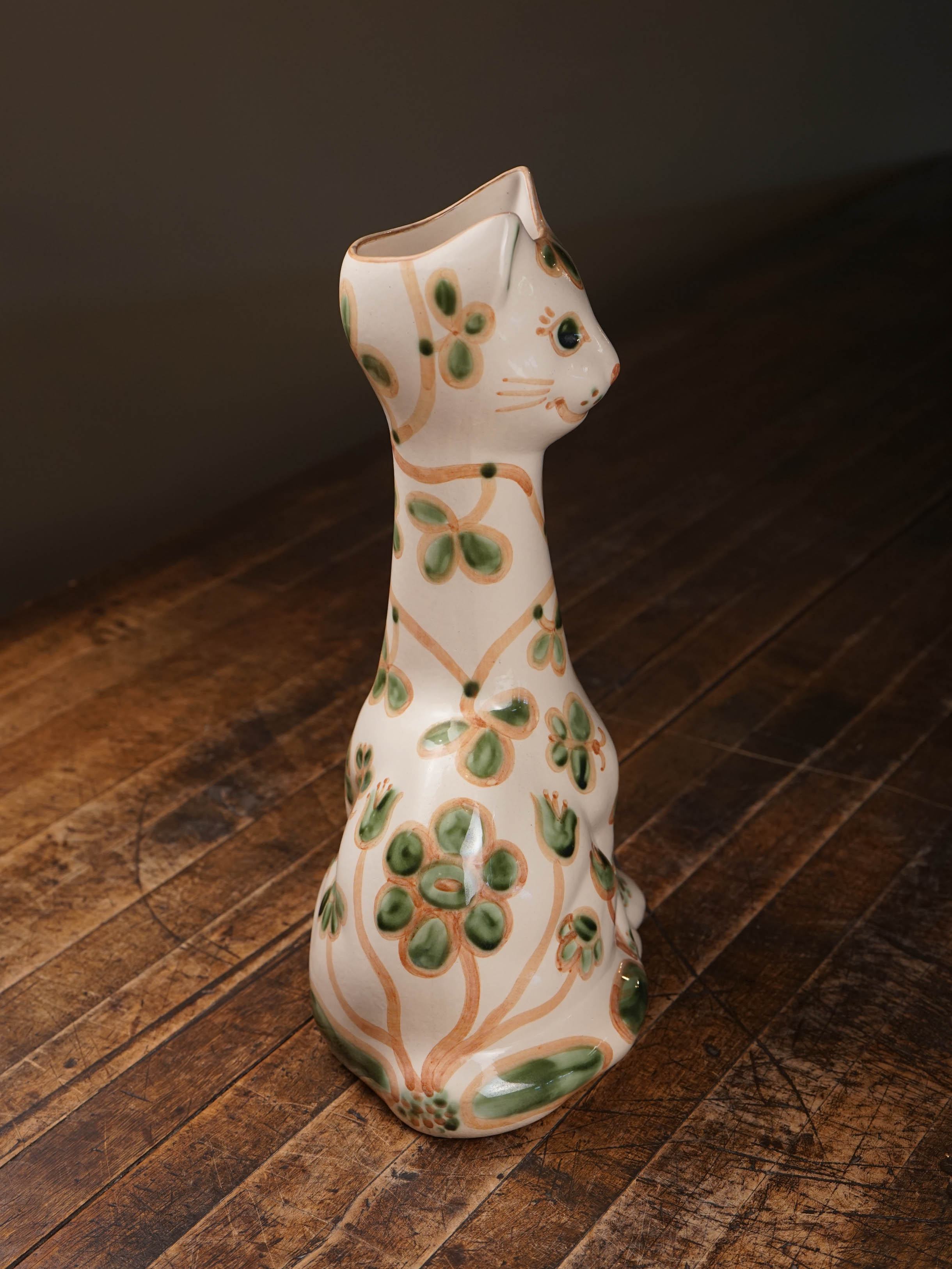 Clover Tall Cat
